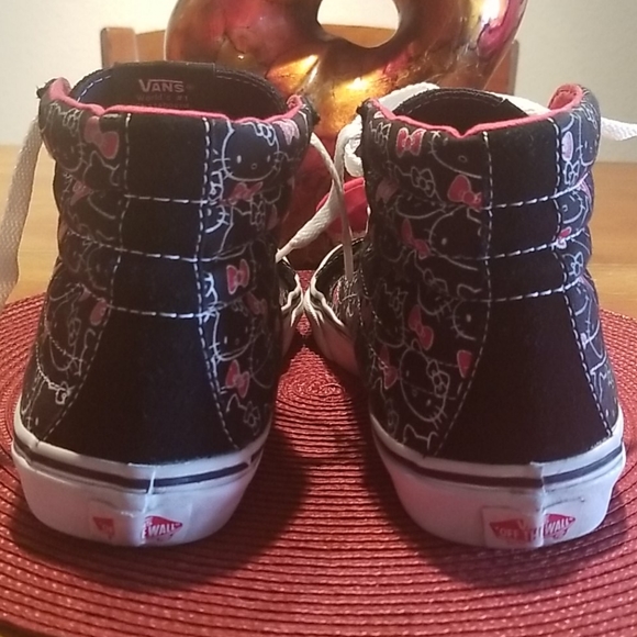 Vans. Hello Kitty SK8 Hi. Size 9.5 - Picture 6 of 10